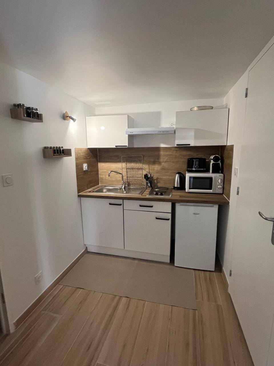 Charmant Et Confortable Appartement Narbonne Exterior photo
