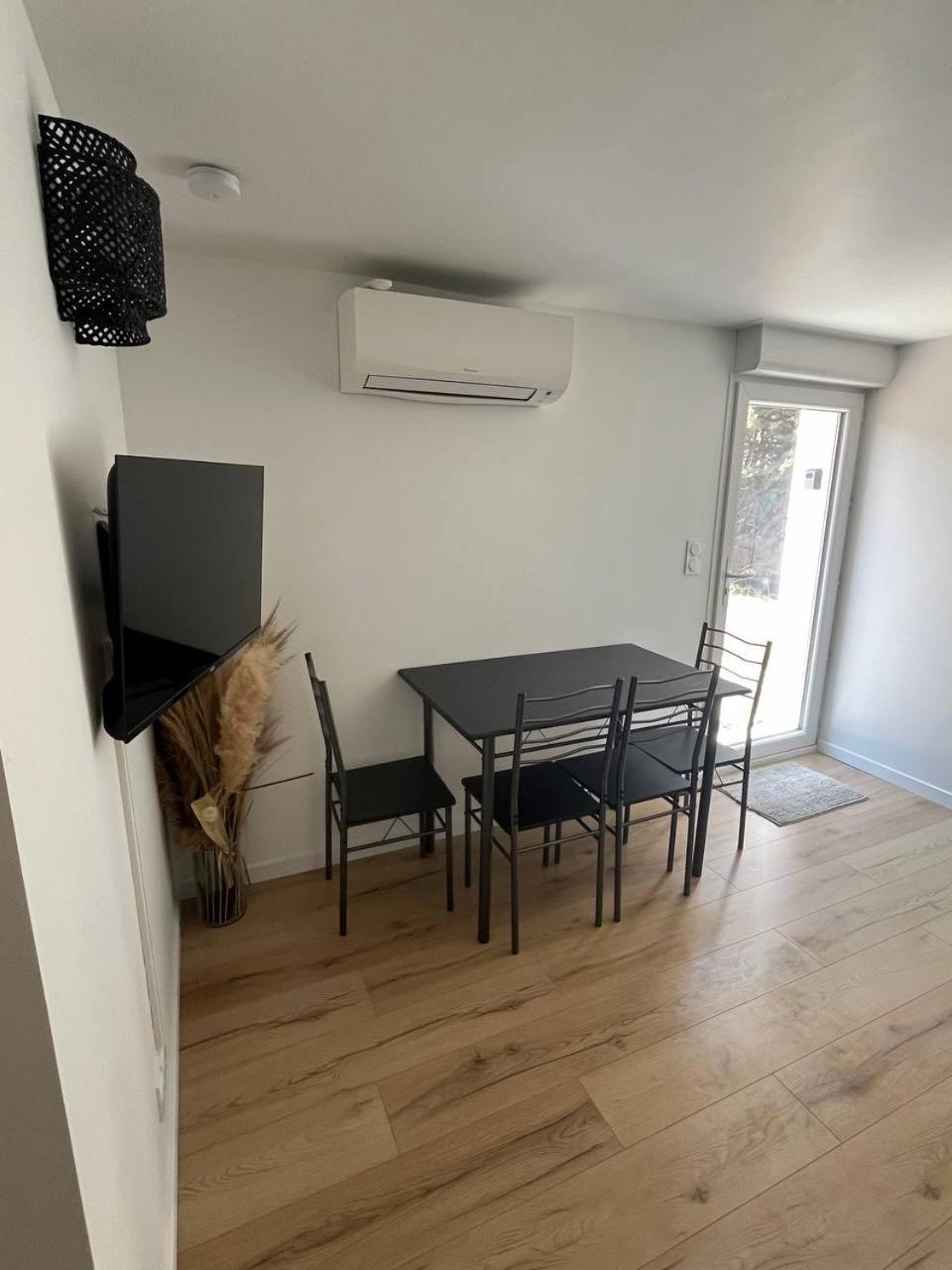 Charmant Et Confortable Appartement Narbonne Exterior photo